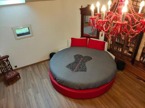 Ars-les-Favets Bed & Breakfast | Inviting Domaine de Cyrcé: Pet-Friendly Retreat with Spa