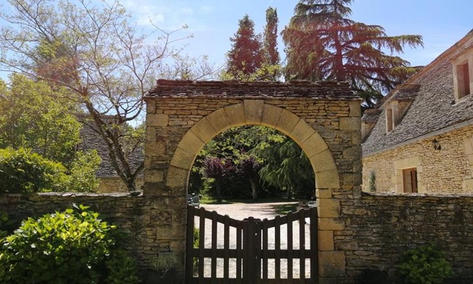 Marcillac-Saint-Quentin Bed & Breakfast | Pet-Friendly Retreat at Domaine de Pech Mortier - 8.6/10