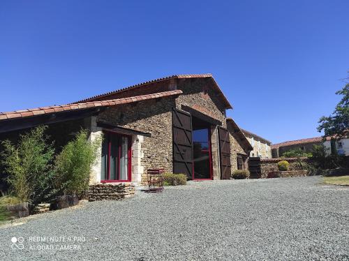 Saint-Juire-Champgillon Bed & Breakfast | Explore Domaine de l'Orfraie: 9.8 Rated with Ocean Views