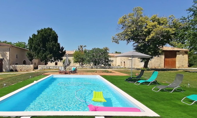 Guillac House | Explore Domaine de Gaïa: Relax by the Pool Near Saint-Emilion
