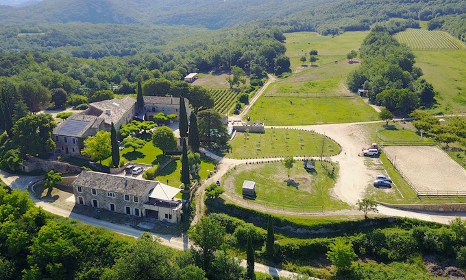 Verfeuil Apartment | Experience Perfection at Domaine de Gressac - Tao Studio