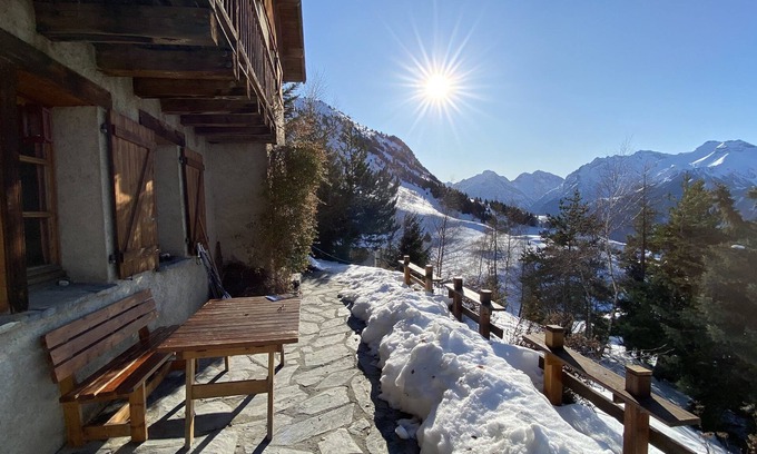 Villard-Reculas Ski Chalet | Chalet at Domaine de l'Alpe d'Huez: Breathtaking Views Await