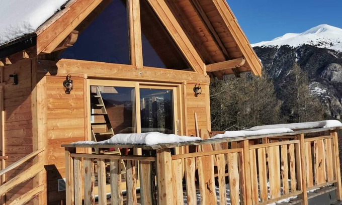 Le Lauzet-Ubaye Cabin | Experience Nature at Domaine de l'Esperluette Cabane