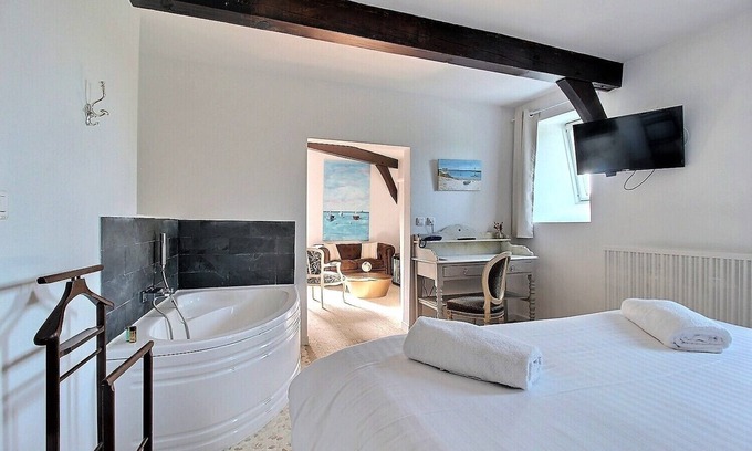 Missillac Hotel | Electromagnetic Serenity at Domaine de La Briandais Hotel