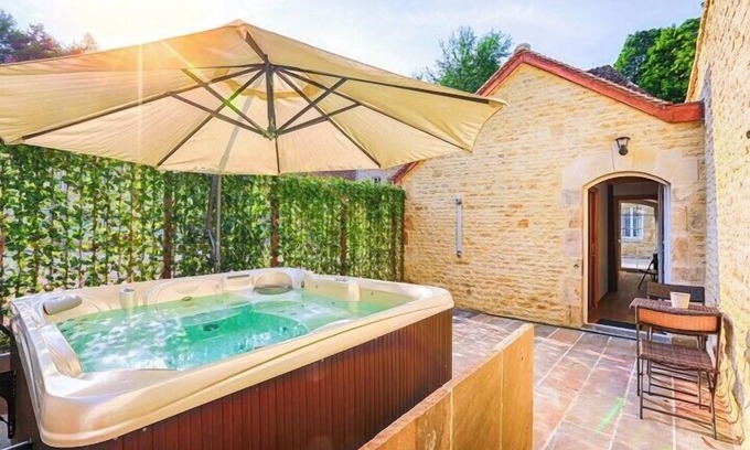 Saint-Pierre-Canivet Bed & Breakfast | Relax at Domaine de la Tour B&B: Rated 9.4 with Pool & Spa