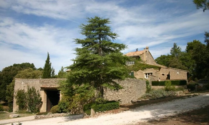 Saumane-de-Vaucluse Cottage | Discover Domaine de la Gaille: Family-Friendly Retreat with Pool