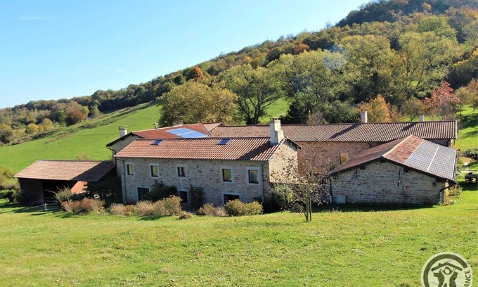 Poleymieux-au-Mont-d'Or House | Cozy House with Spa, Breakfast & Family-Friendly Amenities
