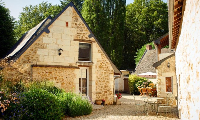 Rigny-Usse Bed & Breakfast | Inviting Domaine de la Juranvillerie: Rated 9.2/10 Stay