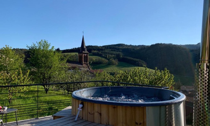 Valsonne Bed & Breakfast | Pet-Friendly Oceanfront Escape at Domaine de la Rue de la Tour
