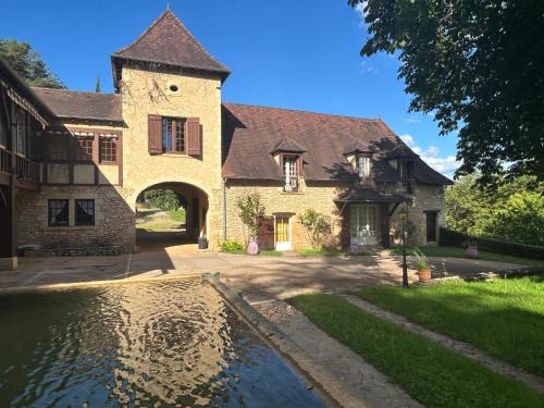 Montignac House | Discover Domaine de la Source: Family-Friendly Retreat