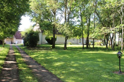 Mosnay Bed & Breakfast | Discover Domaine de la Touche: Pet-Friendly Retreat