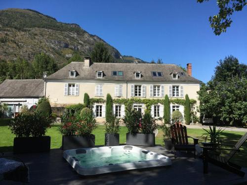Ayzac-Ost House | Idyllic Domaine de Monda with Oceanfront Pool & Spa