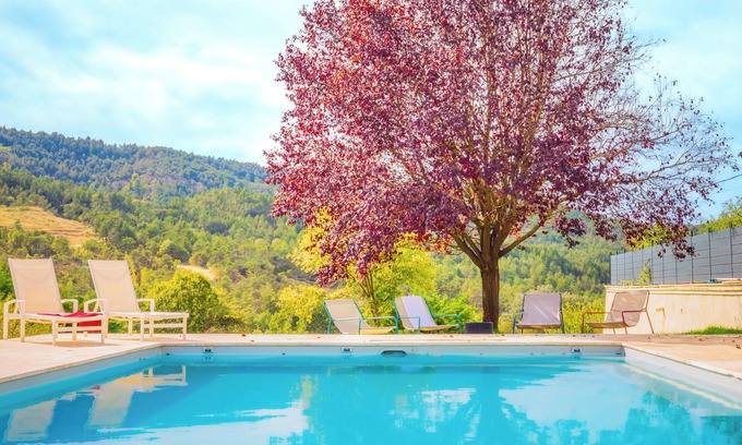Mezel Bed & Breakfast | Discover Domaine de Prefaissal: Guest Rated 9.6 with Spa & Pool