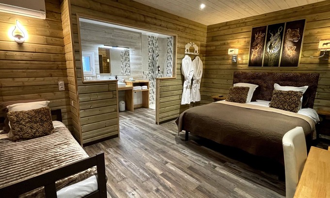 Roullet-Saint-Estephe Hotel | Elegant Retreat at Domaine de Roullet with Pool & Spa