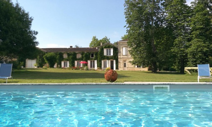 Bayas Bed & Breakfast | Elegant Domaine de Rateau: Oceanfront Bliss and Pools