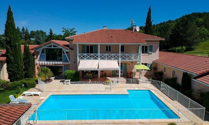 Lussan Bed & Breakfast | Discover Domaine des Cypres: Guest Rated 9/10, Pet Friendly