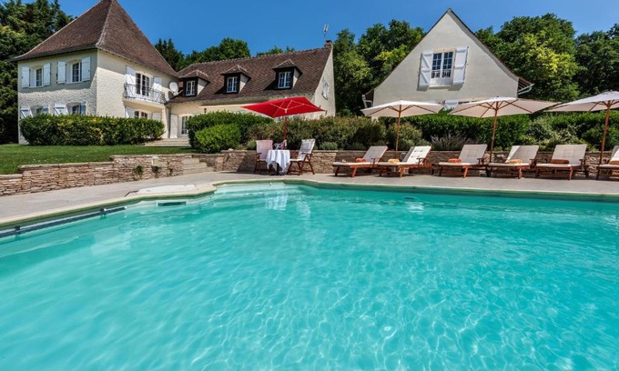 Germigny-l'Eveque Bed & Breakfast | Relax at Domaine du Bois des Anges: Oceanfront Escape Awaits