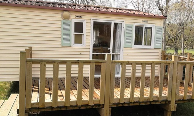 Prayssas House | Cozy Mobile Home at Camping Domaine du Lac de Néguenou