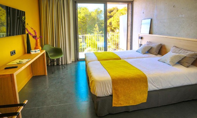 Sete Hotel | Oceanfront Escape at Domaine du Lazaret with Great Amenities
