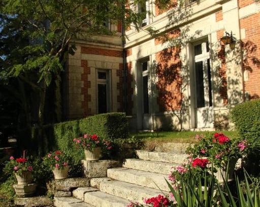Montmoreau-Saint-Cybard Bed & Breakfast | Oceanfront Escape at Domaine de Champ Rose - Rated 9.3/10