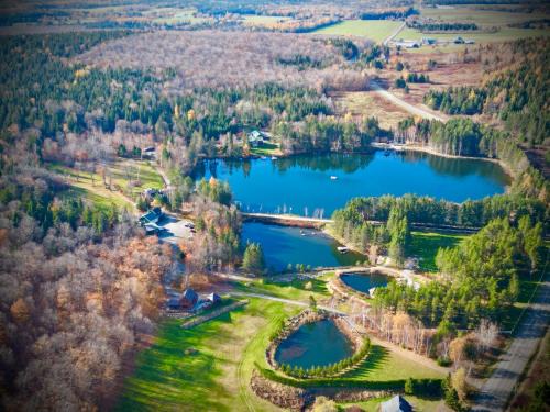 Le Granit Regional County Municipality Ski Chalet | Oceanfront Haven at Domaine Gagnon - Rated 9.3/10!