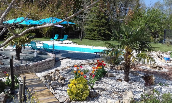 Chadenac House | Relax at Domaine L'Albizia with Pool and Breakfast Included