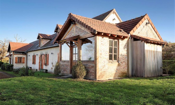 Toulon-sur-Allier House | Oceanfront Retreat at Domaine La Carrière - Rated 8.9/10