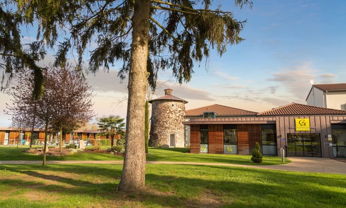 Saint-Galmier Hotel | Unwind at Domaine la Charpinière - 4-Star Comfort Awaits