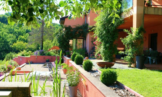 Laguepie Bed & Breakfast | Oceanfront Escape at Domaine Les Causeries - 4-Star Retreat