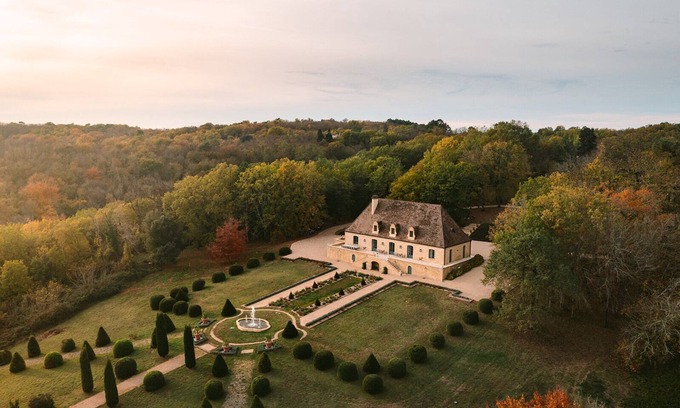 Vitrac Villa | Domaine Les Hauts De Chaunac with private pool, Wi-Fi and air conditioning
