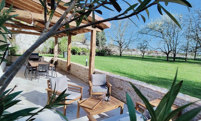 Saint-Loup-Geanges House | Unforgettable Stay at Gîte "Le Petit Loup" Near Beaune