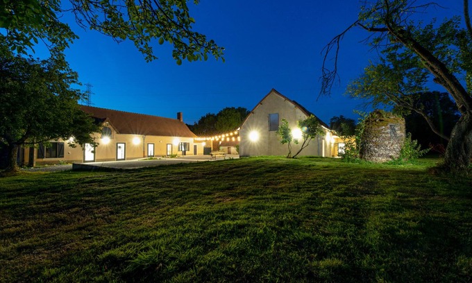 Teloche Bed & Breakfast | Experience Domaine: Ideal for Le Mans Racetrack Excitement