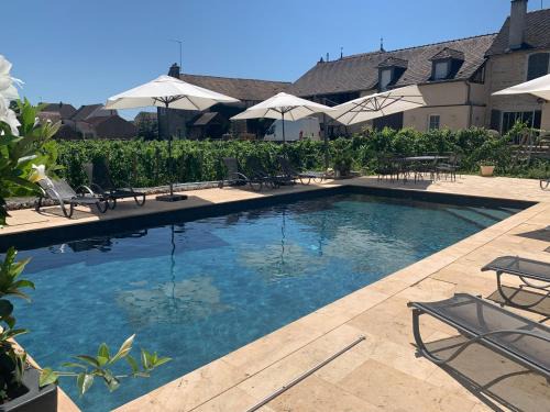 Pommard Bed & Breakfast | Relax at Domaine VIOLOT-GUILLEMARD with Pool & Family Fun
