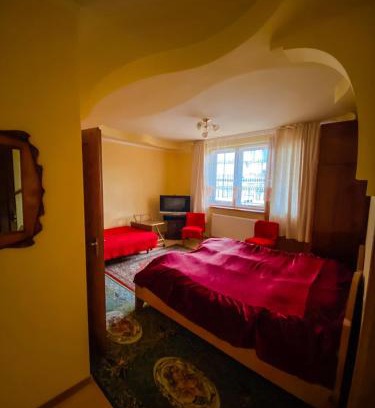Mukachevo Hotel | Budget-Friendly Domashnya Saduba with Breakfast & Kitchen