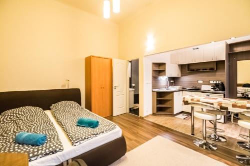 Kelenfold Apartment | Highly Rated Dombóvári Way Apartment with Breakfast Included