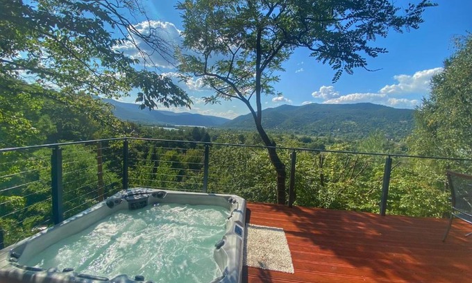 Szentendrei Apartment | Top-Rated Domb ház Visegrád with Relaxing Hot Tub