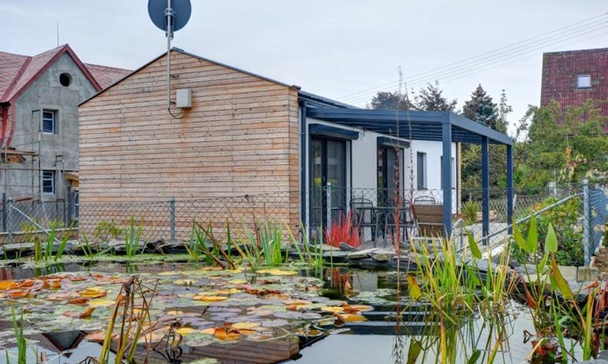 Velke Losiny House | Kid-Friendly Retreat at Domeček VALERIE with Hot Tub