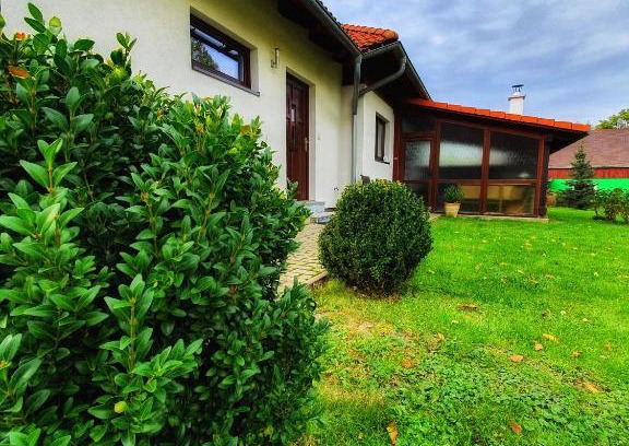 Sluknov House | Relaxing Domek Císařský with Hot Tub & Family Amenities