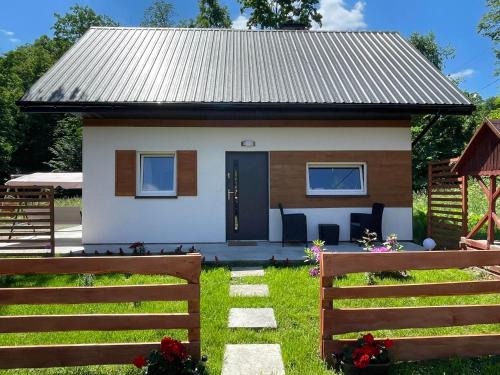 Harbutowice Apartment | Pet-Friendly Retreat at Domek całoroczny Zagroda MłyńSKI