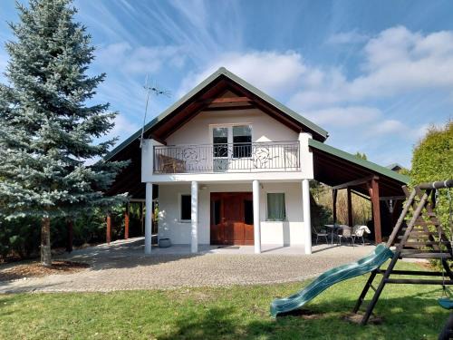 Nowa Deba Villa | Pet-Friendly Domek Chmiel II by Lake Tarnobrzeskie