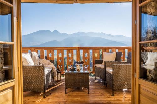 Koscielisko Apartment | Enchanting Domek Czajki View with Jacuzzi & Mountain Views