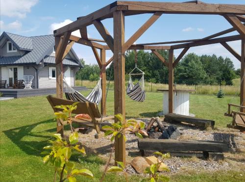Miłki Cabin | Gizycko Getaway: Pet-Friendly Cottage with Ocean Views