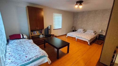 Sorkwity House | Scenic Lakefront Cottage: Pet & Child Friendly Retreat