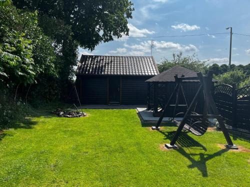 Wyspa Sobieszewska House | Pet & Child Friendly Getaway at Domek Letniskowy Wojtek