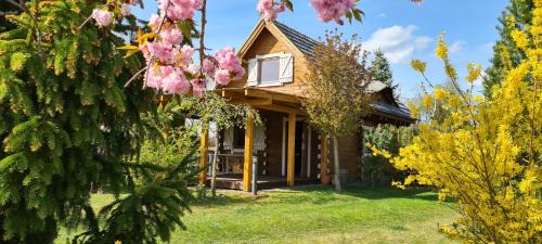 Orzysz House | Idyllic Domek Mazury: Oceanfront Escape at Jezioro Orzysz
