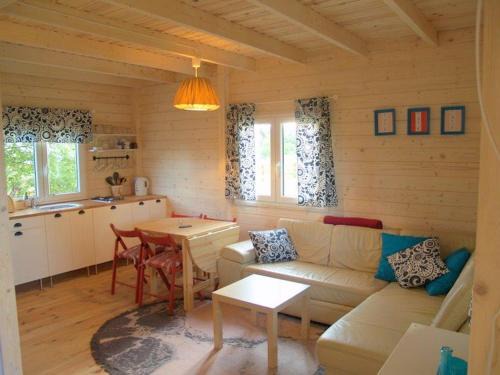 Ostroda Cabin | Pet-Friendly Domek nad jeziorem Kątno with Private Beach