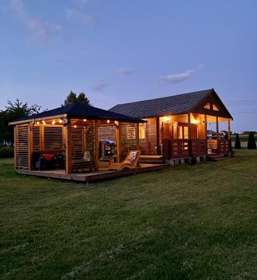 Marcinkowo Gorne Ski Chalet | Lakefront Retreat: Pet-Friendly Stay with Kitchen Access