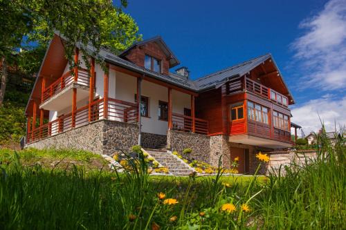 Krynica-Zdroj Apartment | Relax at Domek nad Kryniczanką: 4-Star Guest Favorite