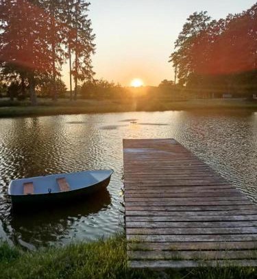Golczewo House | Oceanfront Haven: Domek nad stawem with Perfect 10 Rating