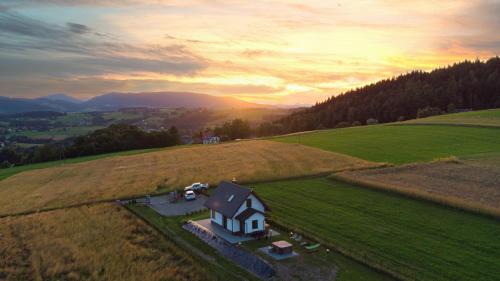 Limanowa Cabin | Outstanding Domek POD GOLCOWEM: Family-Friendly Retreat